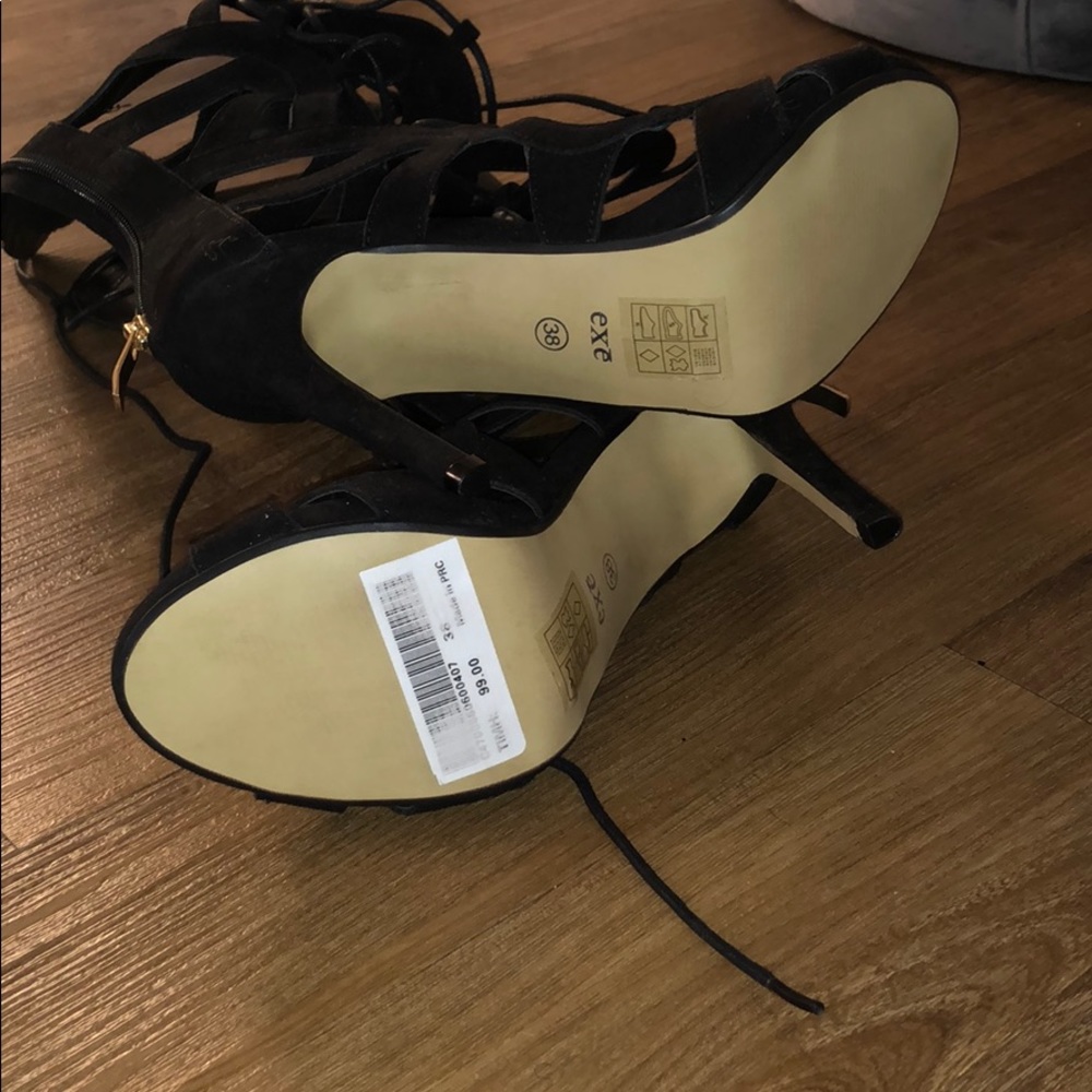 Black Lace Up Heel Size:8